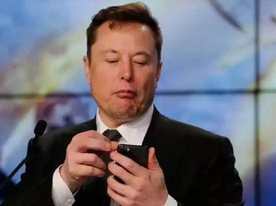 马斯克晒推特成瘾者：每天大家都恍惚于网络世界