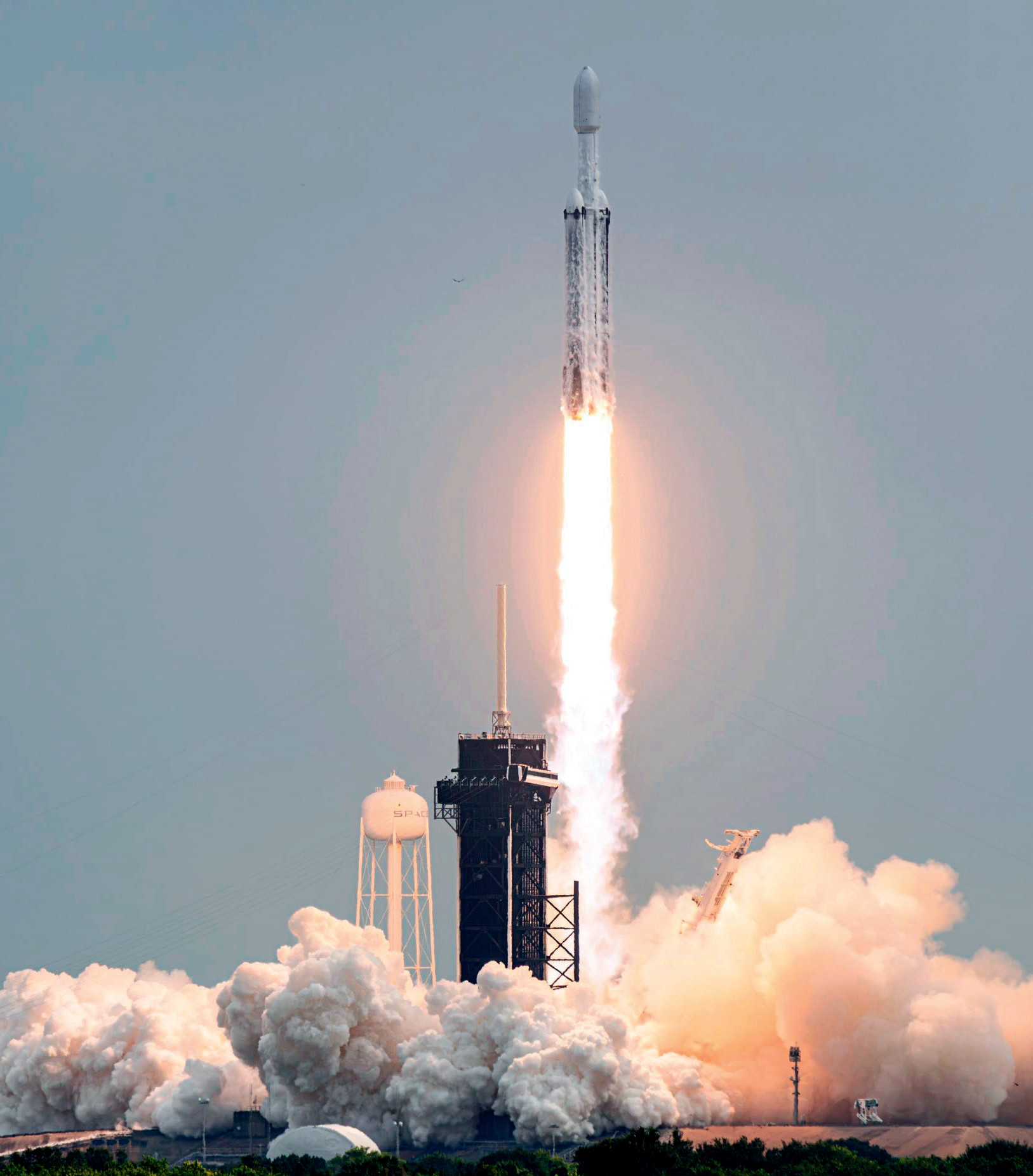 猎鹰重型火箭发射：灵神星探测器揭秘金属小行星