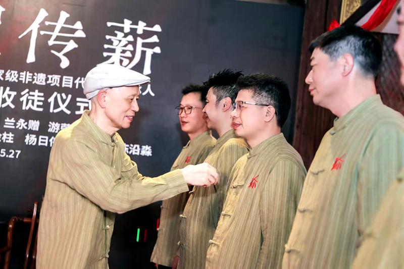 畲族银饰大师收徒传艺，非遗技艺如何守正创新？(图1)