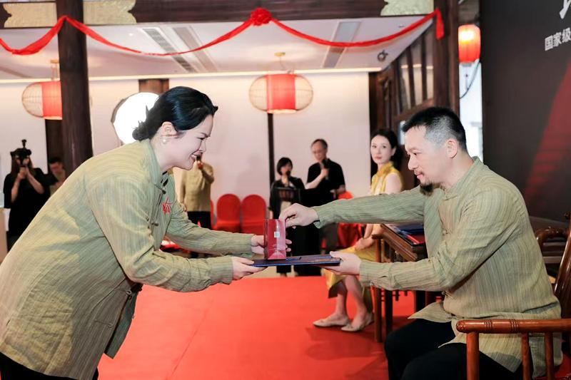 畲族银饰大师收徒传艺，非遗技艺如何守正创新？(图2)