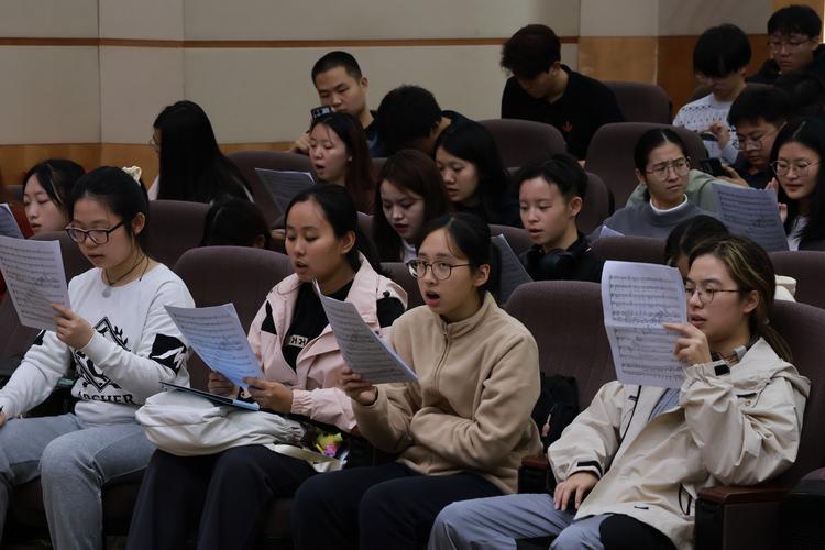 福州大学城青春歌会启幕，全国高校师生同台唱响校园原创歌曲(图1)