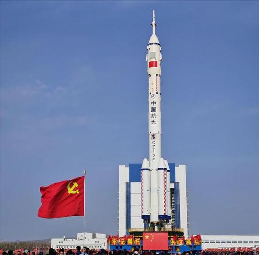 神舟二十二号成功着陆！三名航天员平安回家(图1)