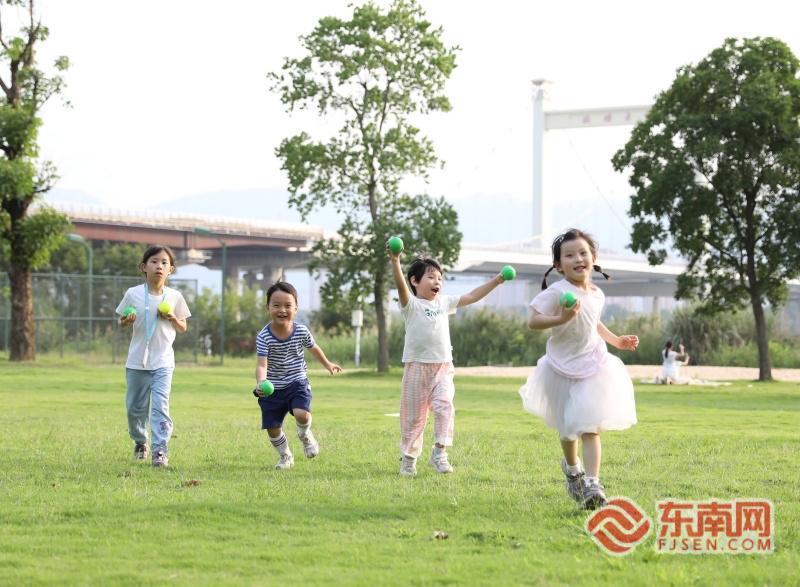 六一亲子棒球体验 沙滩公园免费玩转趣味运动(图1)