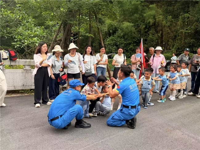 夏季防溺水教育：教孩子远离池塘河道危险水域(图1)