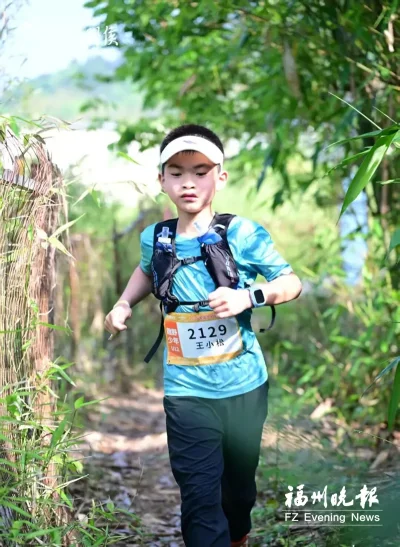 社恐小孩爬遍福建名山变社牛，福州11岁男孩山径赛夺冠