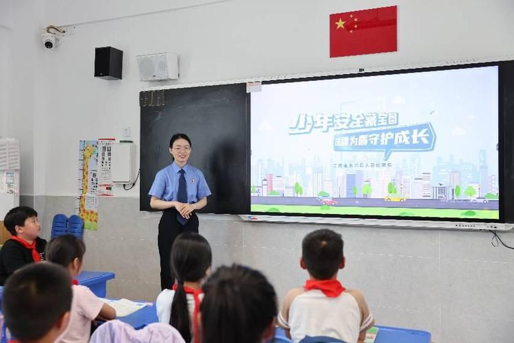 警察妈妈教防身术，六一儿童节法治安全课暖心上线(图2)