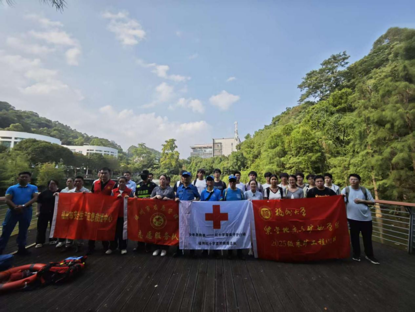 福州大学联合多部门开展防溺水实战演练 教学生救命技能(图2)