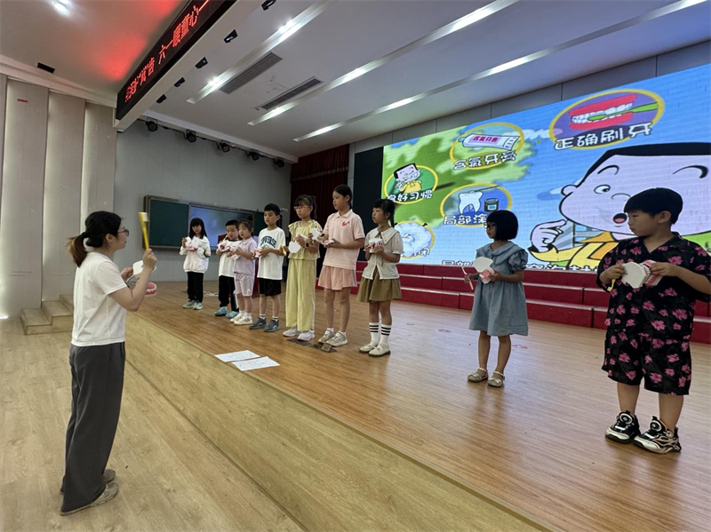 关爱孤残儿童口腔健康，免费义诊教科学刷牙(图1)