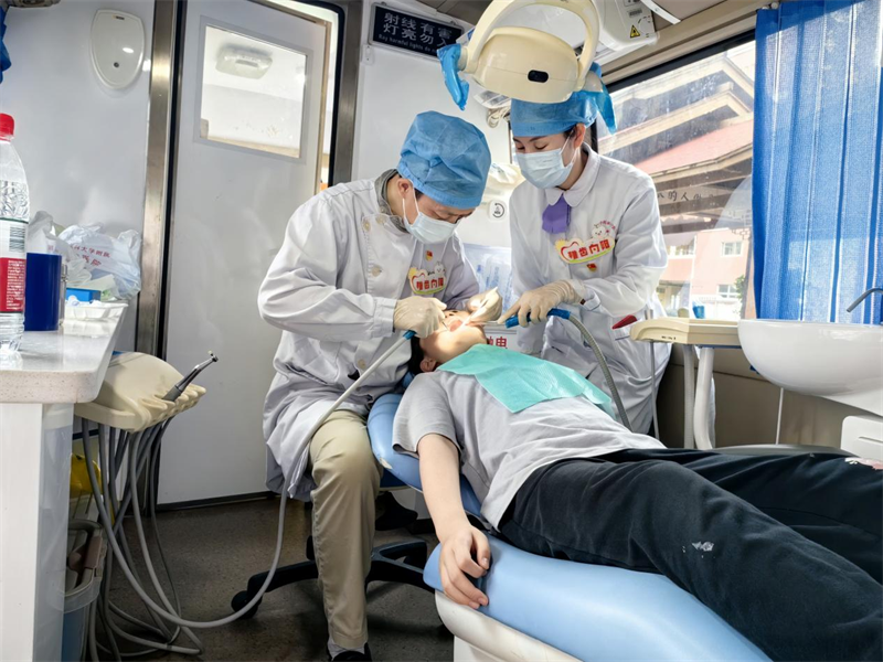 关爱孤残儿童口腔健康，免费义诊教科学刷牙(图3)