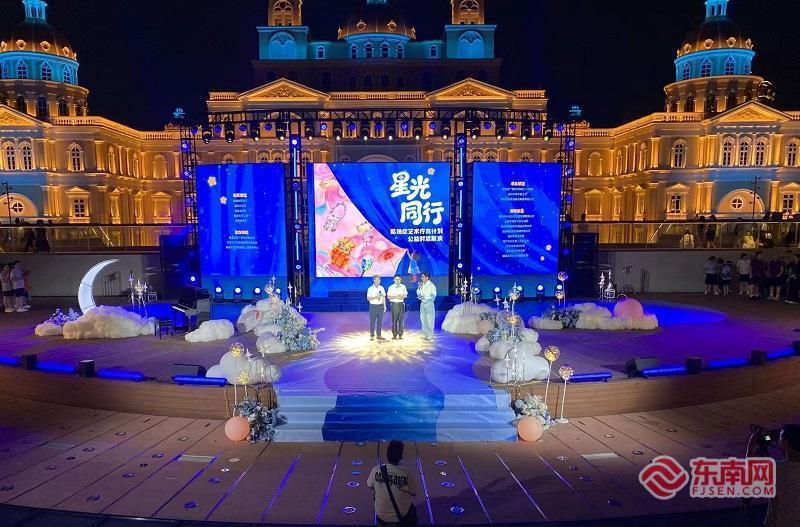 六一儿童节，孤独症孩子与普通孩子同台演出，感动无数人(图2)
