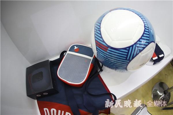 体育用品创新：暴雨淋不透、严寒不靠厚绒，科技如何破局？(图2)