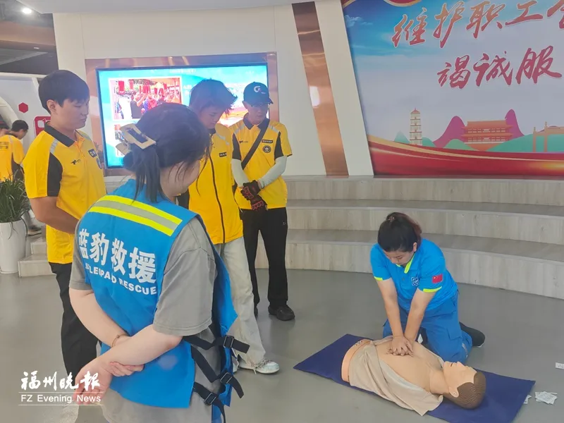 外卖骑手变身流动急救员，福州织密4分钟急救网