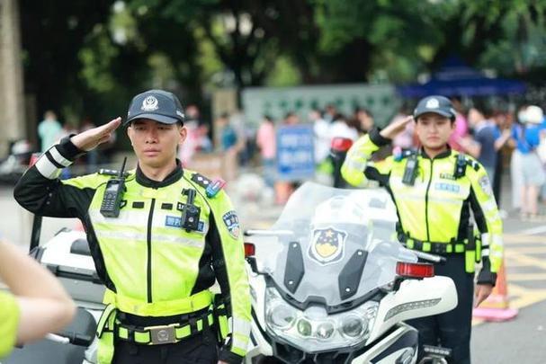 高考期间福州交警10项护考措施 保障考生出行畅通(图2)