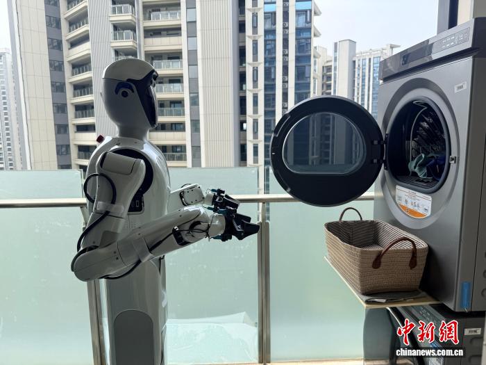 全国首个家庭机器人武汉开测，能拿面包热鸡翅(图2)