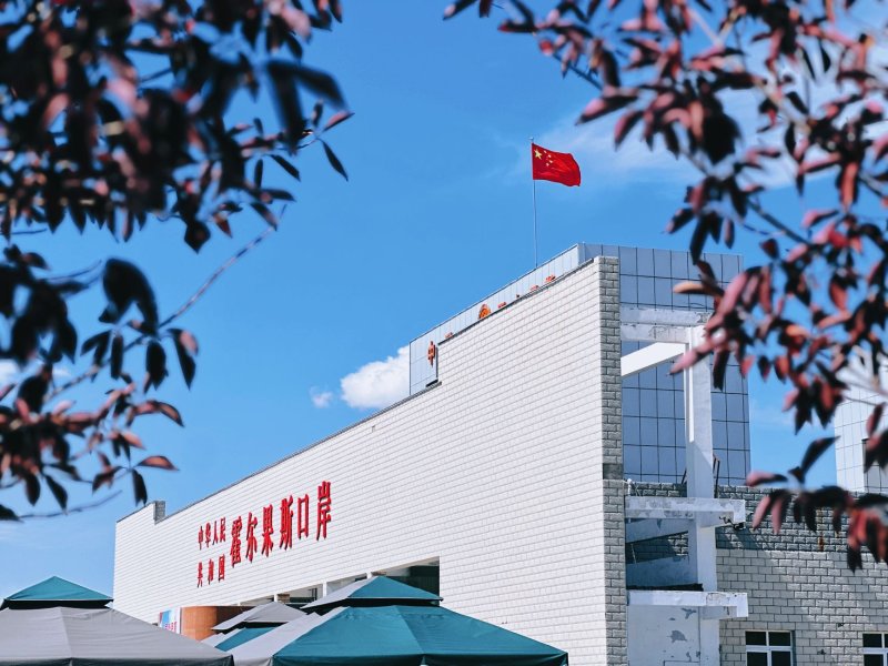 “爱我人民爱我军”的光荣传统