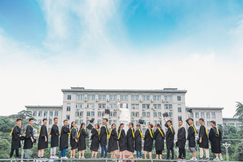 福建省直机关青年理论学习小组深入开展主题教育生动缩影