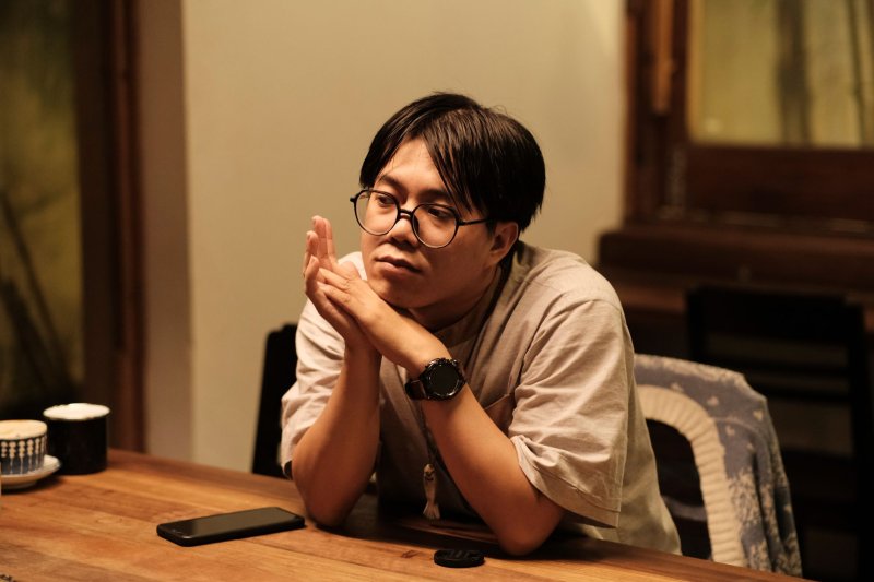 中新社记者专访韩星童作家冯唐:彪悍大器茂盛