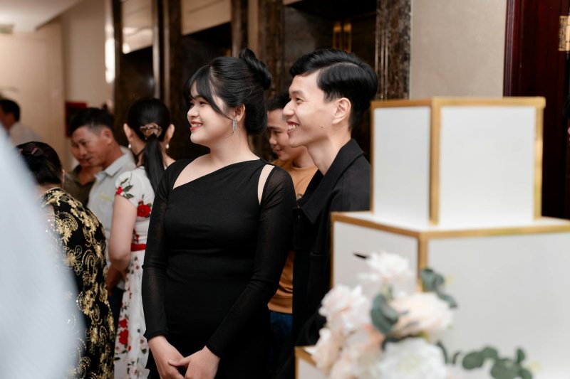 甄子丹分享生日派对近百位亲友到场祝福老婆还特别邀请