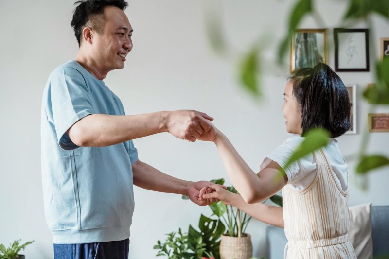吴奇隆专心带娃?父子俩疑似探班刘诗诗