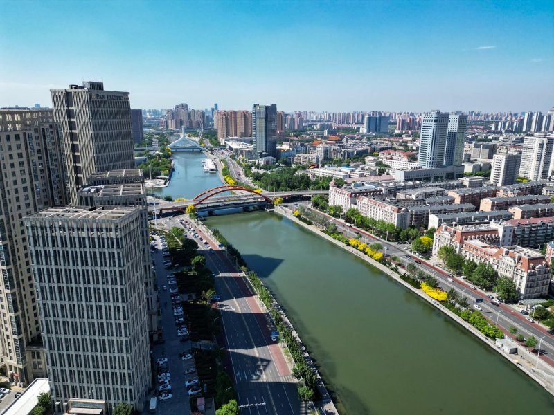 挥洒汗水全力以赴加快建设现代化国际城市“速度与激情”