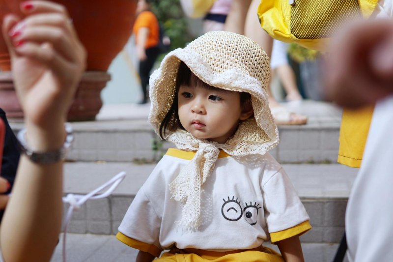 张馨月带3岁女儿探班马来西亚探望林峰