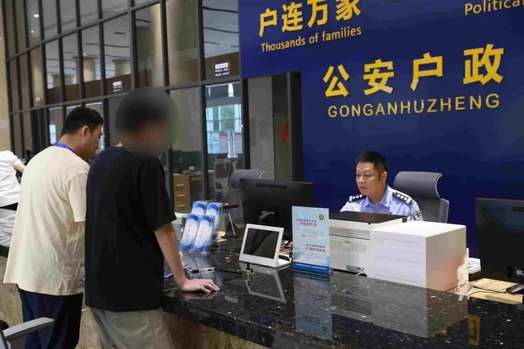 高考前丢身份证?别慌!民警一分钟帮你办好
