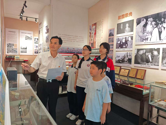 一封侨批一部家族史，安溪老同志续写侨乡温暖故事(图2)