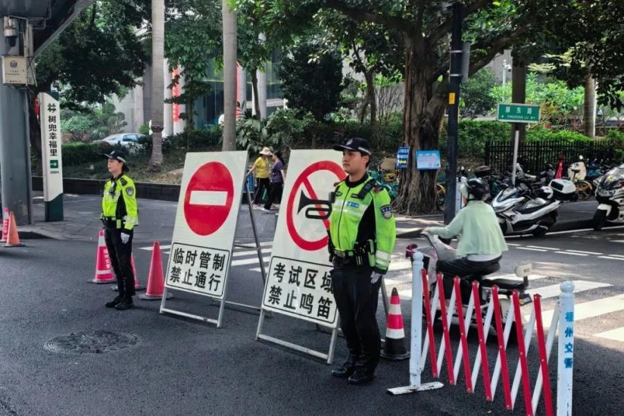 高考遇早高峰和崴脚？福建交警铁骑紧急护送，考生顺利赴考