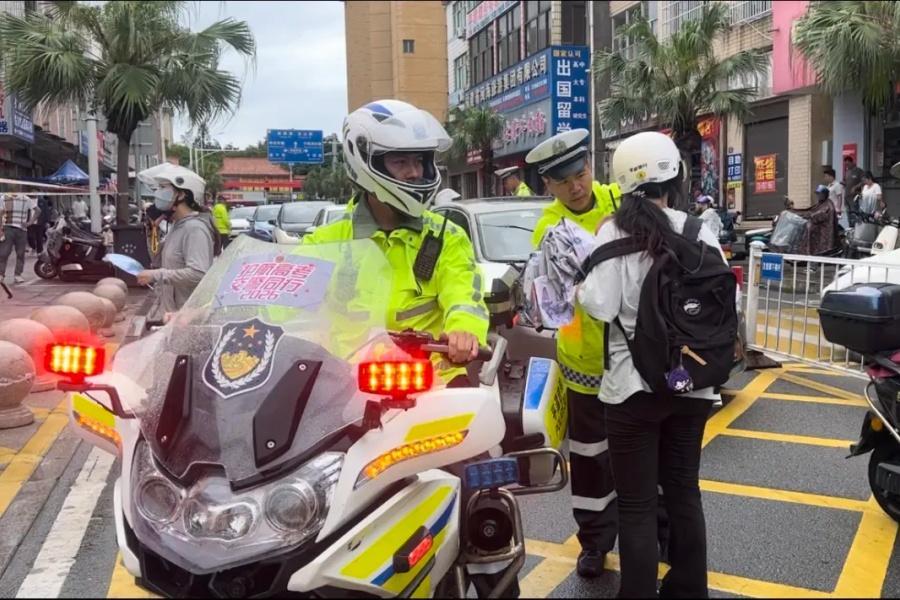 高考遇早高峰和崴脚？福建交警铁骑紧急护送，考生顺利赴考(图4)
