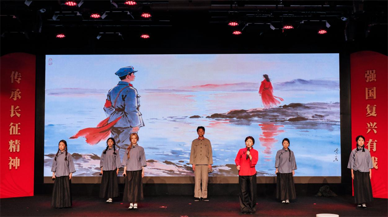 纪念红军长征胜利90周年 福建理工大学师生演绎红色经典(图1) 纪念红军长征胜利90周年 福建理工大学师生演绎红色经典(图1)