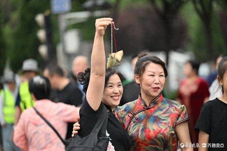 福建校长高考前送粽子寓意高中，学生回赠让妻子尝(图2)