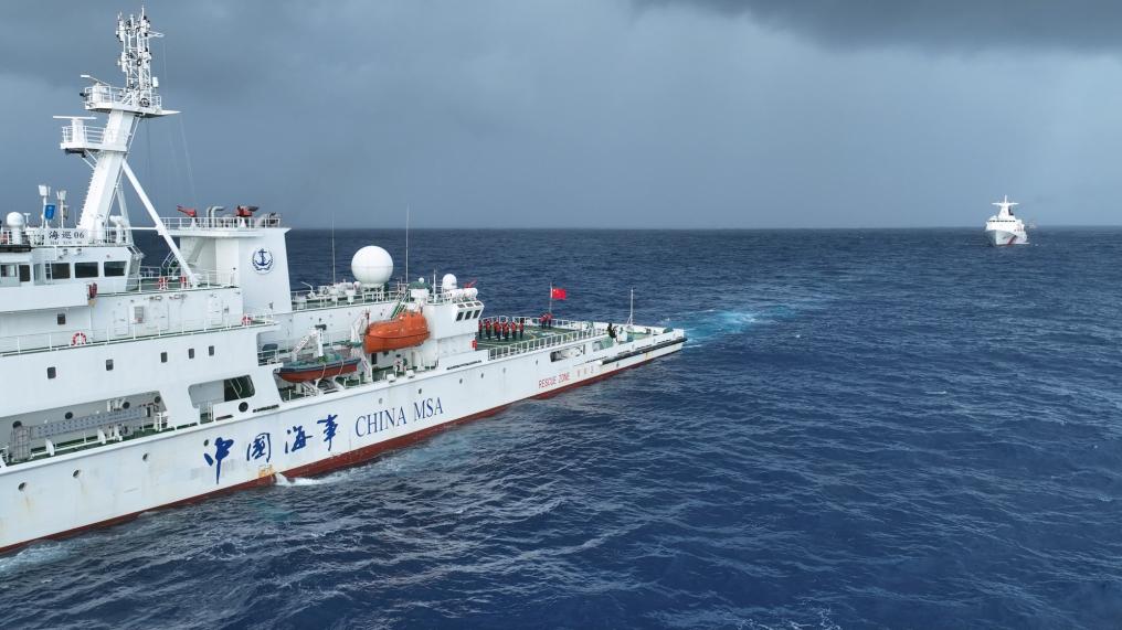 中国海巡船在台湾东部海域升国旗，海上执法行动引关注(图1)