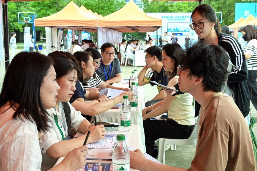 福建高校毕业生招聘会：4450个岗位等你来，重点产业机会多(图2)