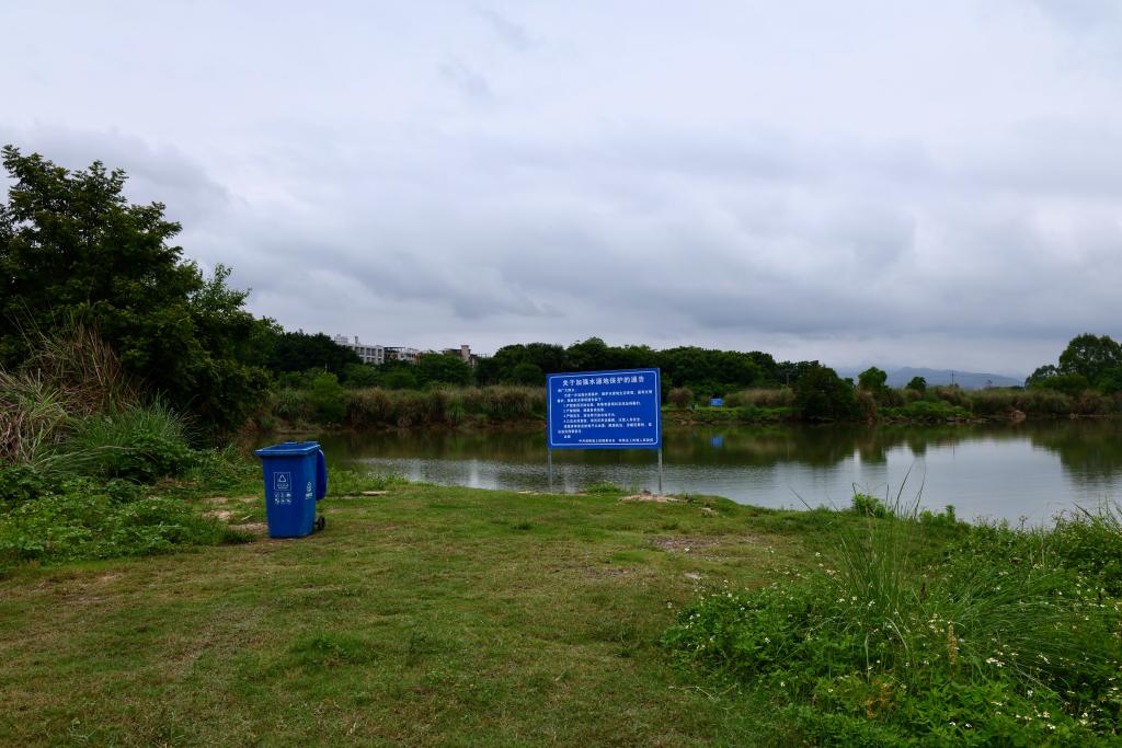 福建水源地垃圾清理后大变样，现场已设监控和专人巡查(图3)