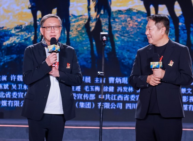 四渡赤水电影首映，刘烨于适周深亮相，贵州观众先睹为快(图2)