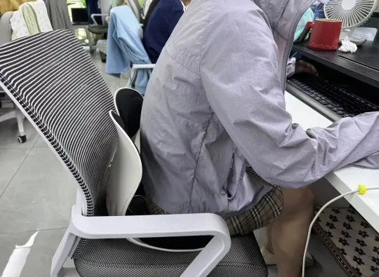 护腰坐垫有用吗？别指望它让你久坐不伤腰(图3)