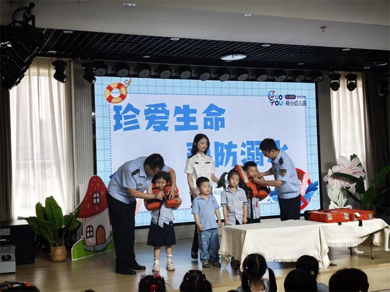 福州幼儿园水上安全课 防溺水教育从娃娃抓起(图1) 福州幼儿园水上安全课 防溺水教育从娃娃抓起(图1)