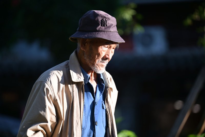港媒报道陈匡荣去世终年53岁与张国荣交情匪浅