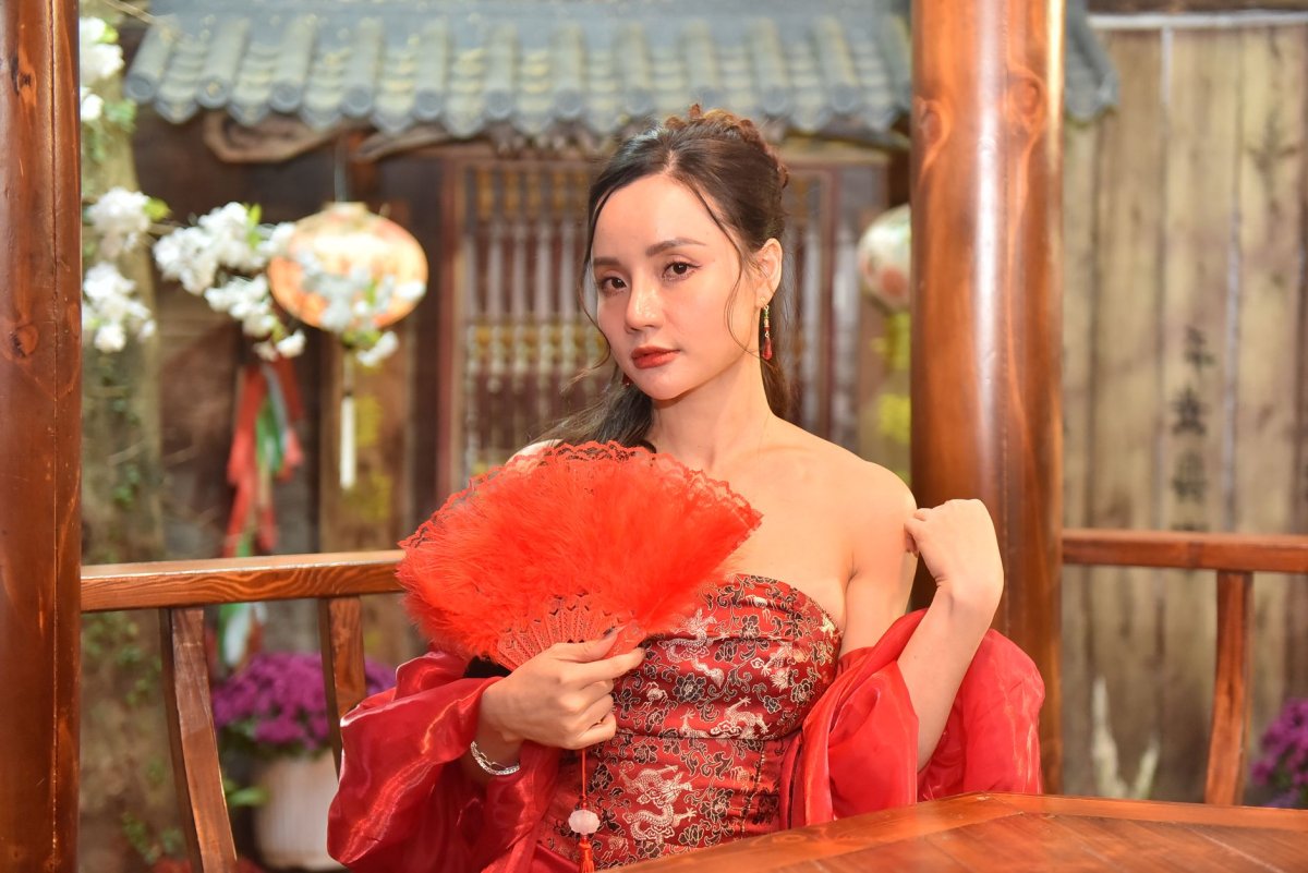52岁钟丽缇离婚张伦硕在家偷情被抓现行,钟丽缇反应更加激动(图1) 52岁钟丽缇离婚张伦硕在家偷情被抓现行,钟丽缇反应更加激动(图1)