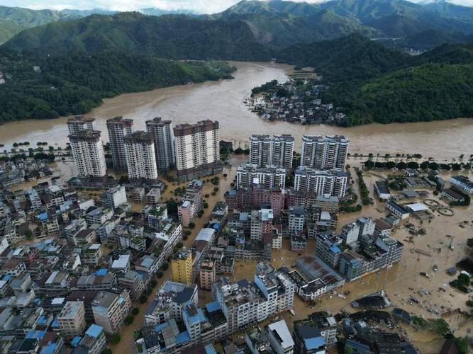 福建强降雨来袭!13-17日暴雨持续,这些地区需防洪水地质灾害(图2) 福建强降雨来袭!13-17日暴雨持续,这些地区需防洪水地质灾害(图2)