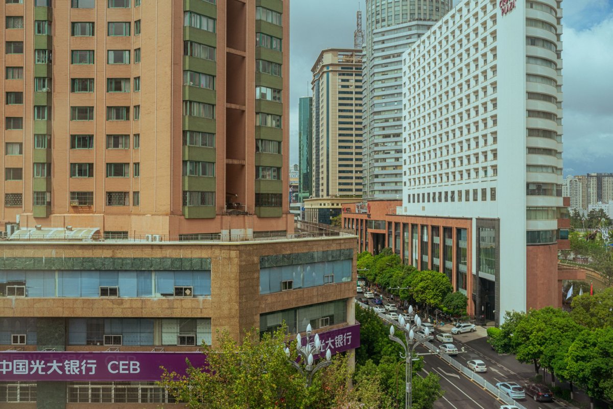 中欧班列上半年开行超1万列为经贸添活力(图2) 中欧班列上半年开行超1万列为经贸添活力(图2)
