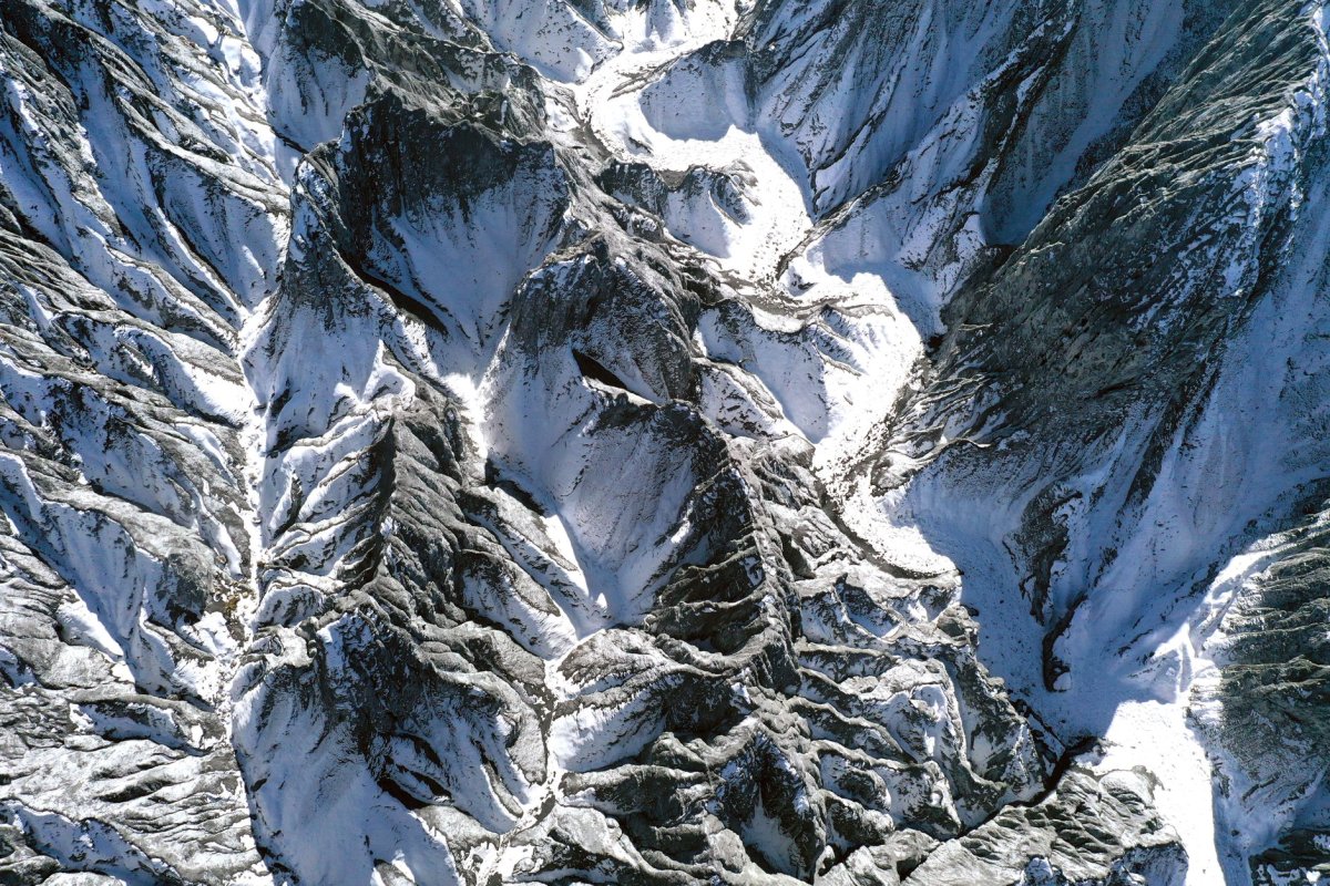 第十一届茅盾文学奖揭晓《雪山大地》等小说获殊荣(图2) 第十一届茅盾文学奖揭晓《雪山大地》等小说获殊荣(图2)