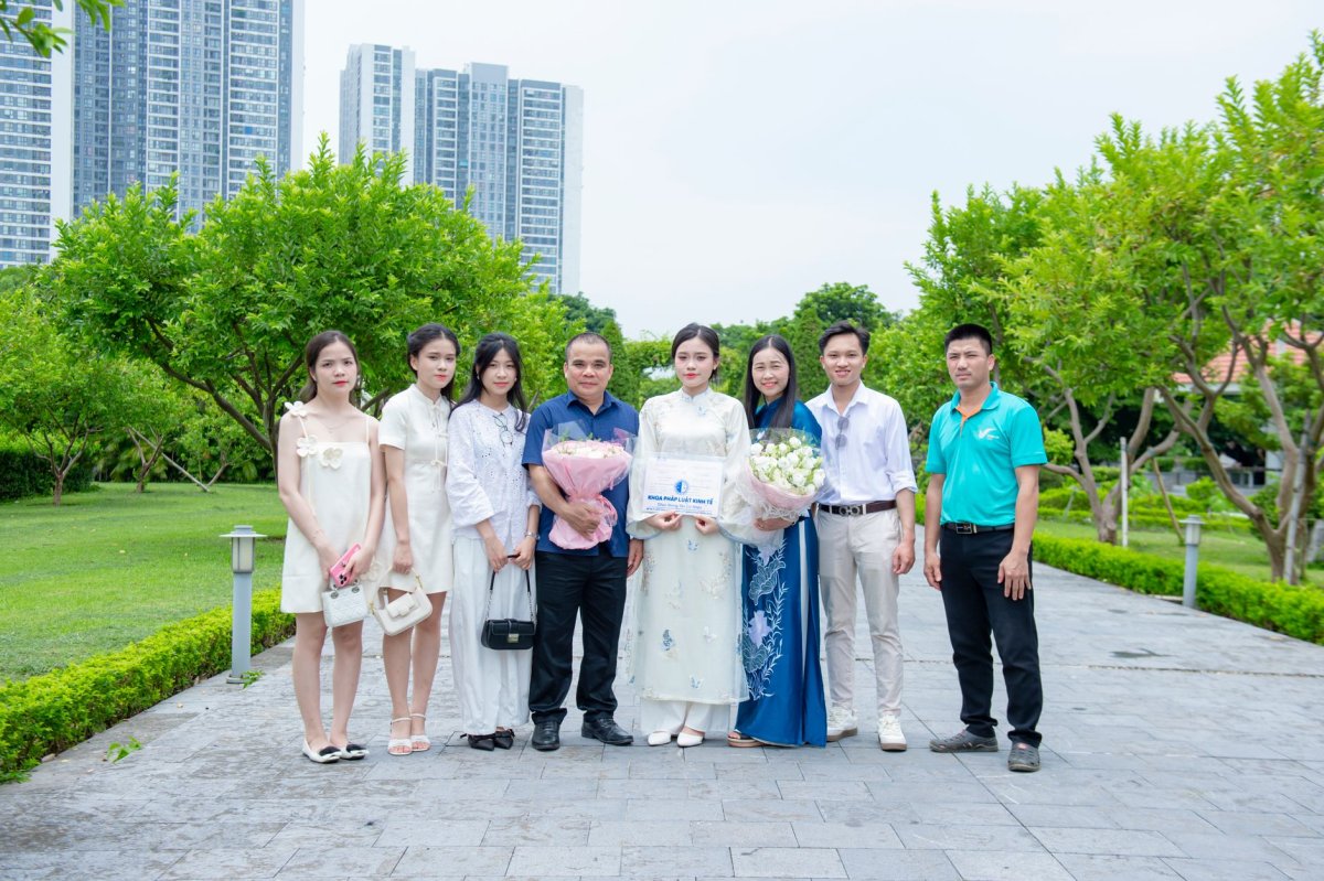 滕佳材率住闽全国政协委员赴厦门开展学习考察(图2) 滕佳材率住闽全国政协委员赴厦门开展学习考察(图2)