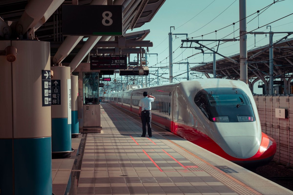 全国铁路暑运迎来返程客流高峰8月12日发送旅客1532.6万人次(图2) 全国铁路暑运迎来返程客流高峰8月12日发送旅客1532.6万人次(图2)