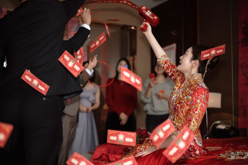 “赌王”最宠爱女儿何超仪：婚姻坎坷重重