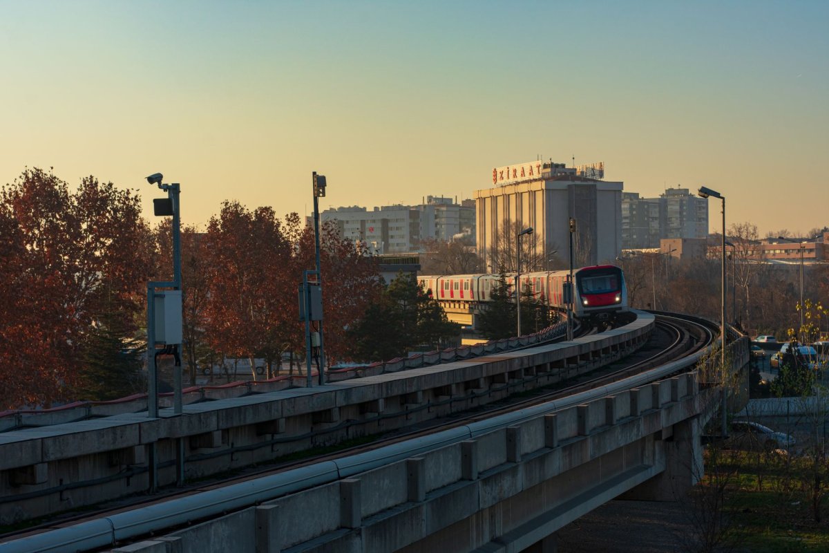 多个城市地铁推出“限时免费乘坐”活动激发城市经济活力(图1) 多个城市地铁推出“限时免费乘坐”活动激发城市经济活力(图1)