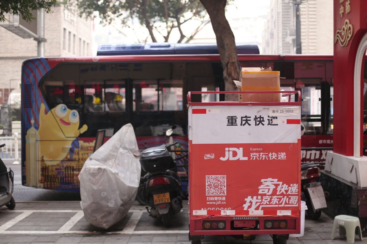 我国快递业务量连续5个月超百亿件(图1) 我国快递业务量连续5个月超百亿件(图1)