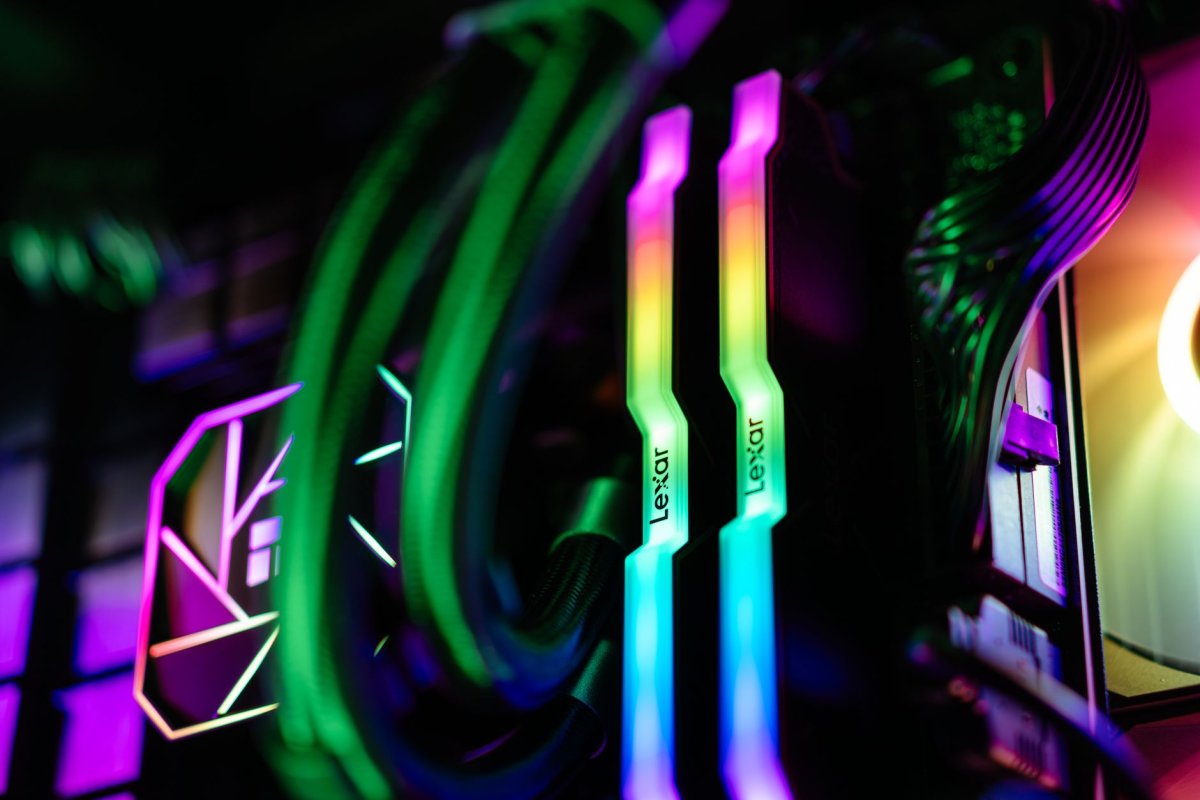 英伟达第二财季营收135.07亿美元净利润同比增长88%(图1) 英伟达第二财季营收135.07亿美元净利润同比增长88%(图1)