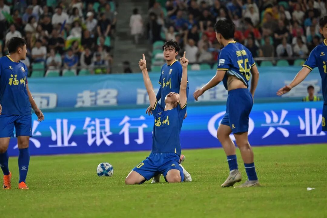 2026闽超福州主场胜宁德 5万球迷助威山海情谊(图7) 2026闽超福州主场胜宁德 5万球迷助威山海情谊(图7)