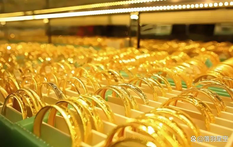 金价跌回900元，大妈抢购投资金条，小克重卖光(图1)